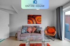 Ferndale Serviced 4 Bedroom 2 Bath house with Parking
